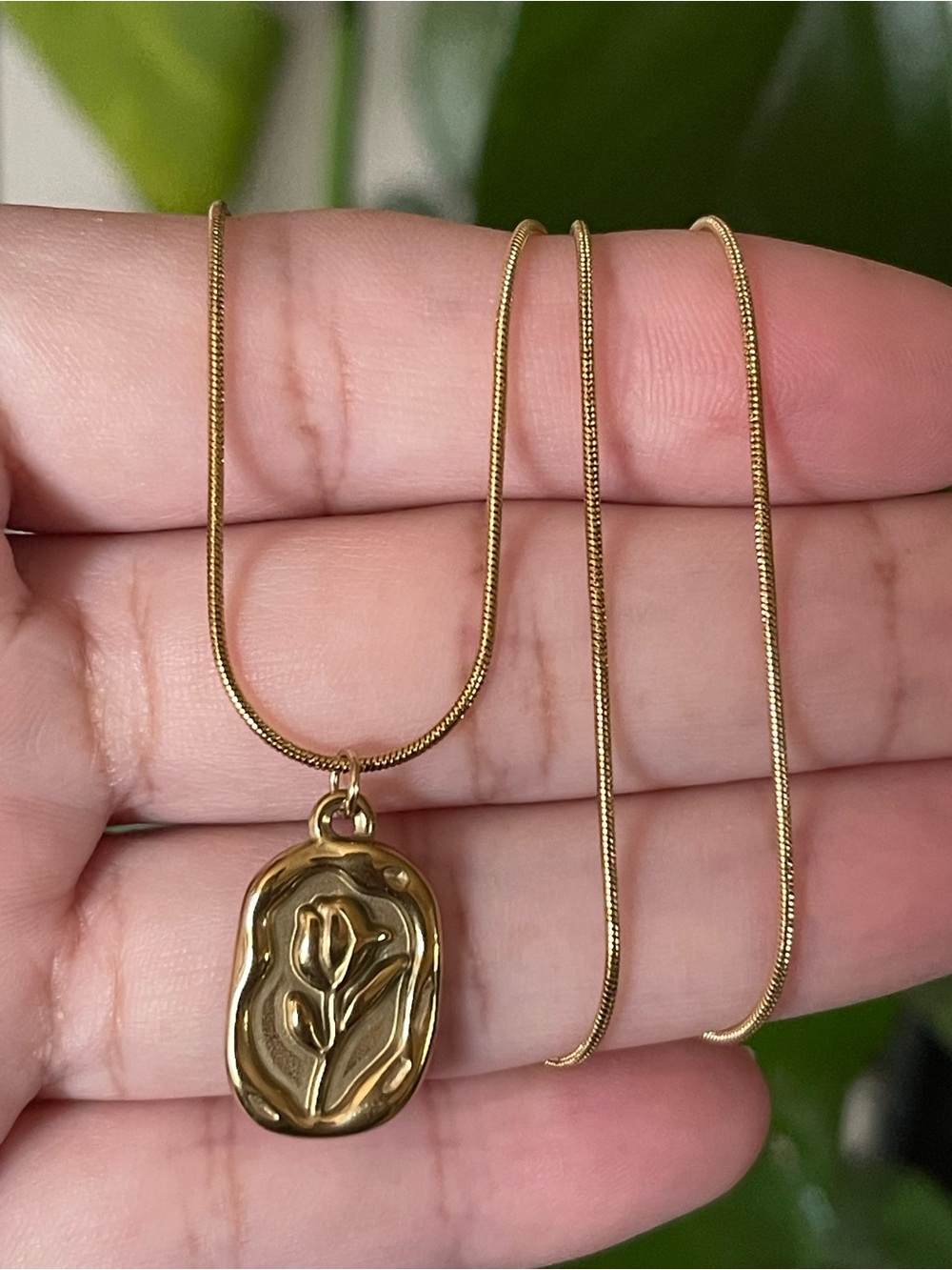 Elegant Gold Tone Floral Pendant Necklace